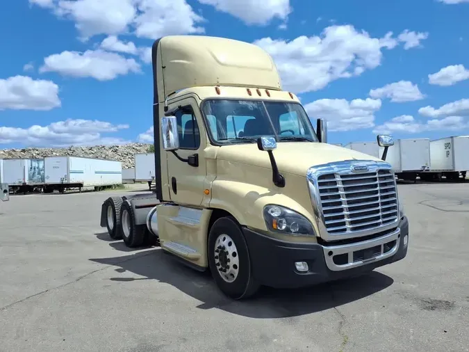 2019 FREIGHTLINER/MERCEDES CASCADIA 125