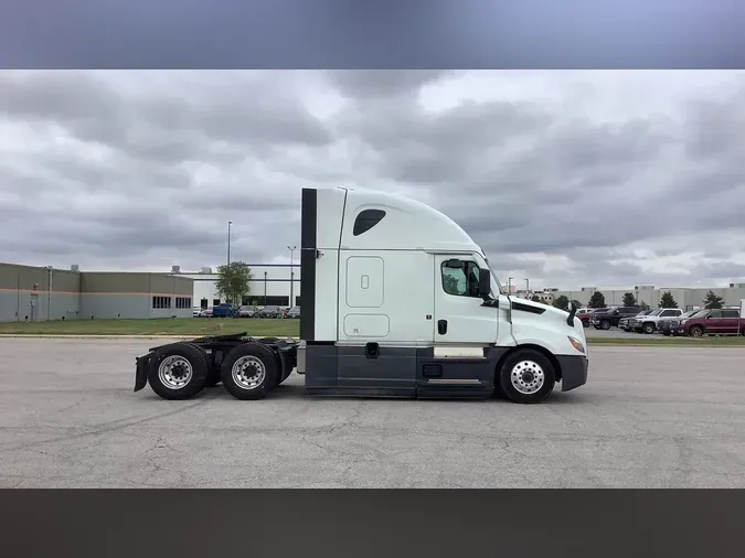 2023 Freightliner Cascadia 126