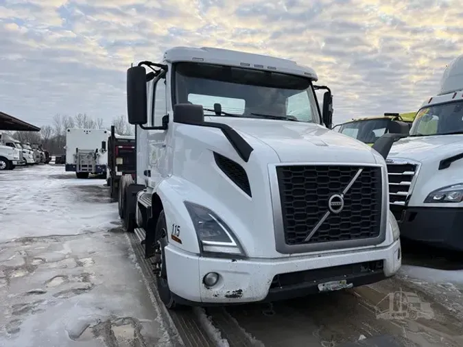 2018 VOLVO VNR64T300