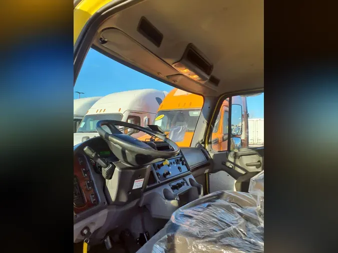 2016 FREIGHTLINER/MERCEDES M2 106