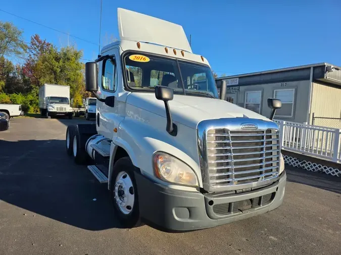 2016 FREIGHTLINER/MERCEDES CASCADIA 125