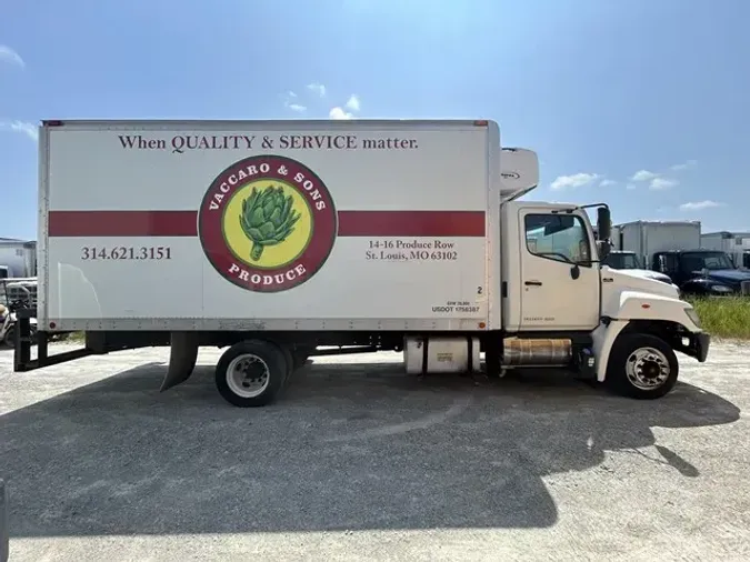 2011 HINO 268