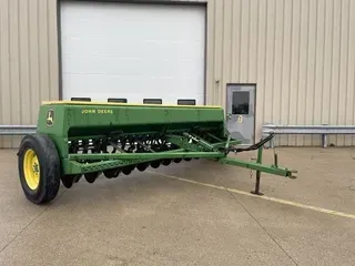 John Deere 8000