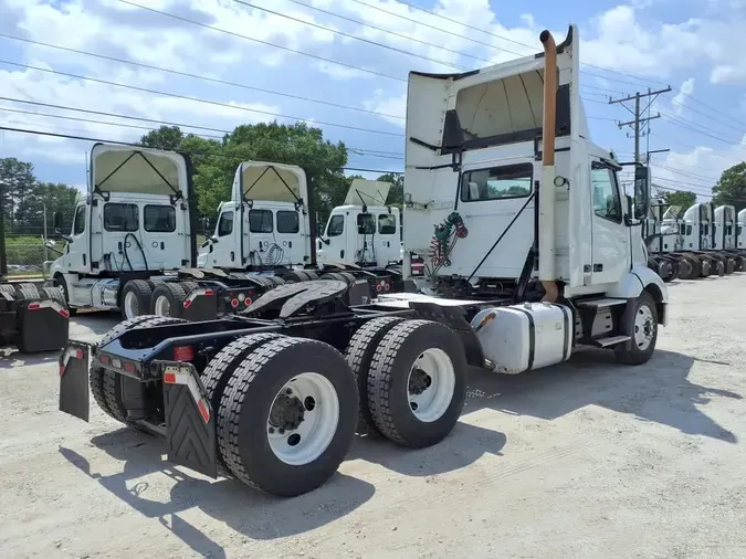 2020 VOLVO VNL64T-300