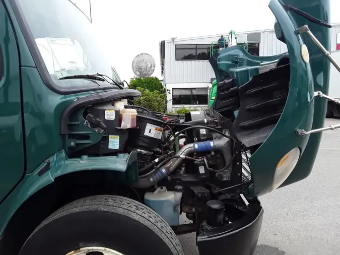 2016 FREIGHTLINER M2 106