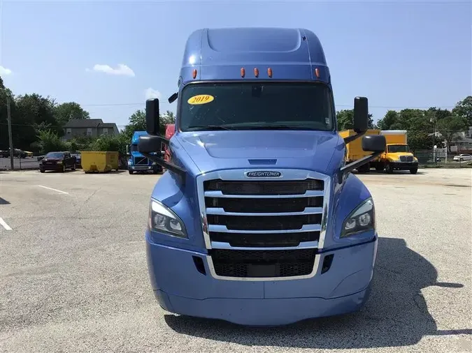 2019 FREIGHTLINER CA126