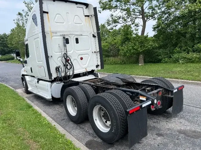 2016 Freightliner X12564ST