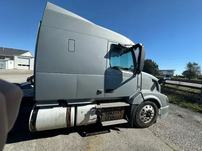 2017 VOLVO VNL64T630