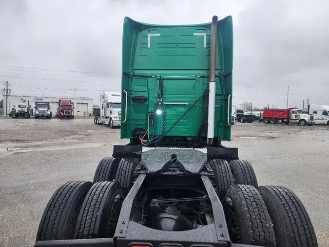 2021 VOLVO VNL64T860