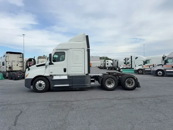 2021 Freightliner Cascadia 126