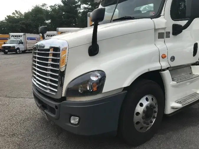 2017 Freightliner X12564ST