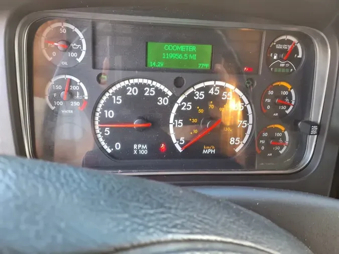 2017 FREIGHTLINER M2 106
