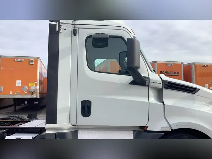 2020 Freightliner Cascadia 126