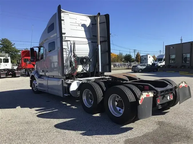 2020 VOLVO VNL760