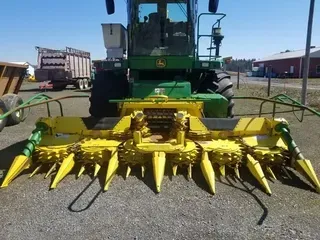 2008 John Deere 686