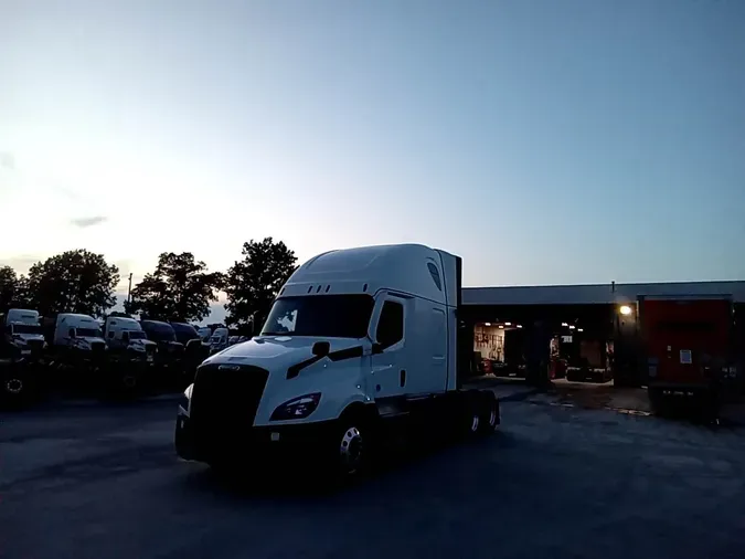 2021 Freightliner Cascadia 126