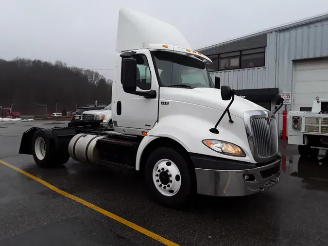 2019 NAVISTAR INTERNATIONAL RH613 DAYCAB S/A