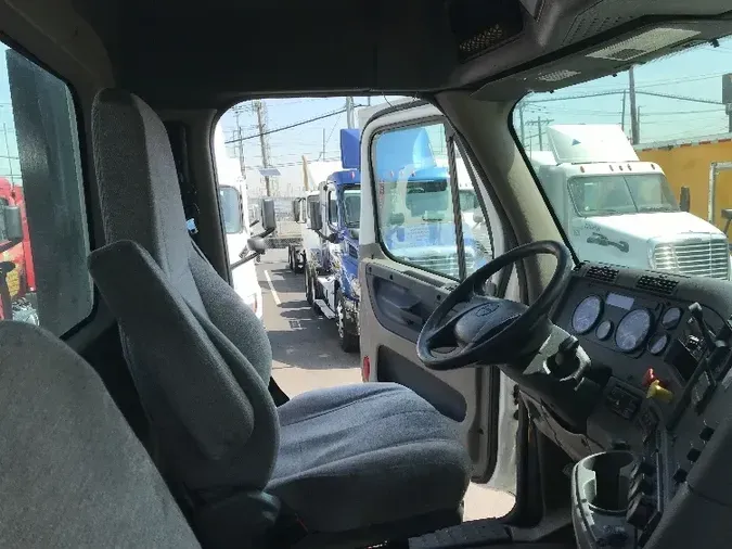 2018 Freightliner X12564ST