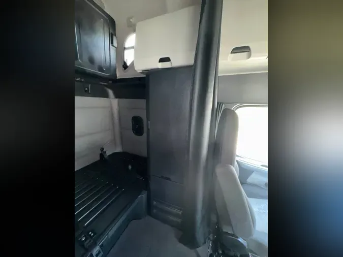 2022 FREIGHTLINER Cascadia 126