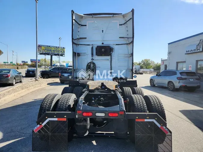 2020 VOLVO VNL64T760