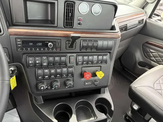 2027 International HX620