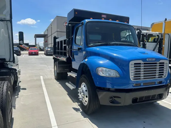 2017 Freightliner Business Class M2 106