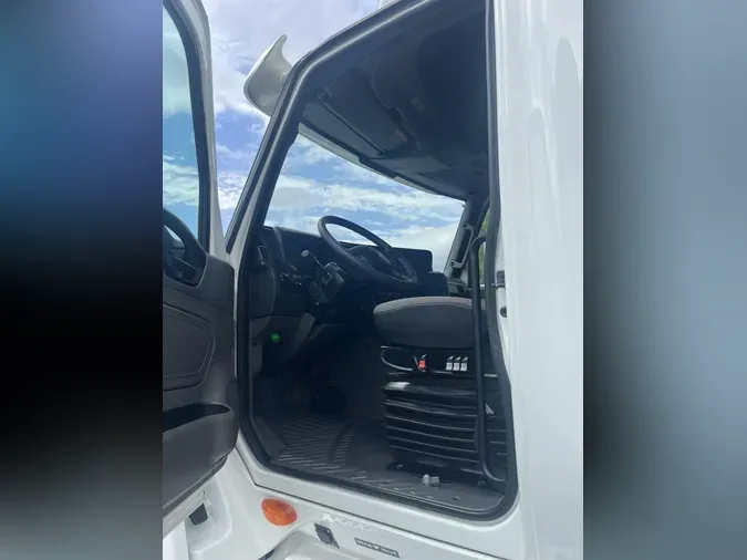 2023 International LT625