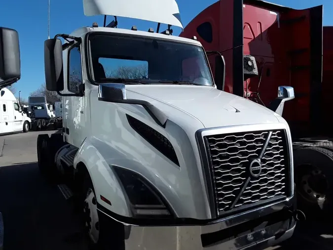 2019 VOLVO VNL64T-300
