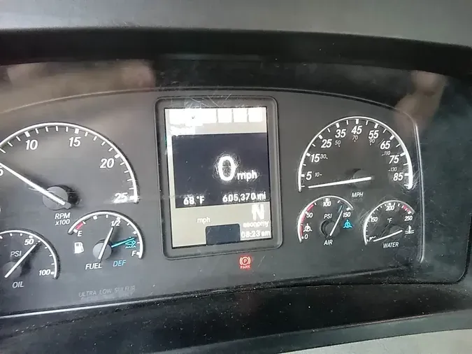 2020 Freightliner Cascadia 126