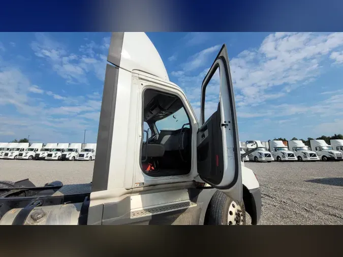 2019 Freightliner Cascadia 126