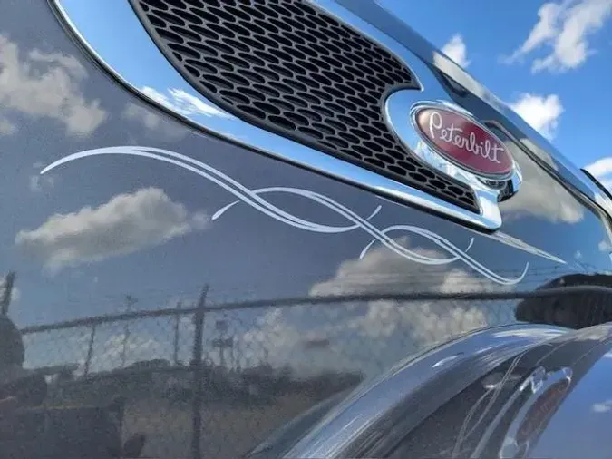 2023 Peterbilt 567