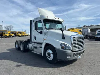 2018 FREIGHTLINER X12564ST