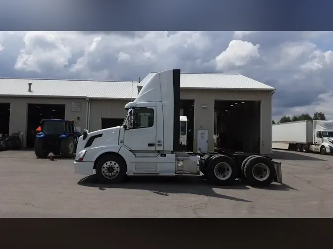 2017 Volvo VNL300