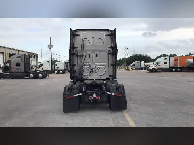 2023 Freightliner Cascadia