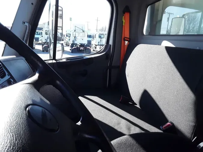 2020 FREIGHTLINER/MERCEDES M2 106