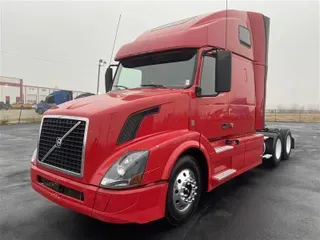 2016 VOLVO VNL670