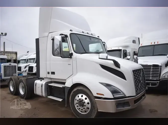 2019 VOLVO VNL64T300