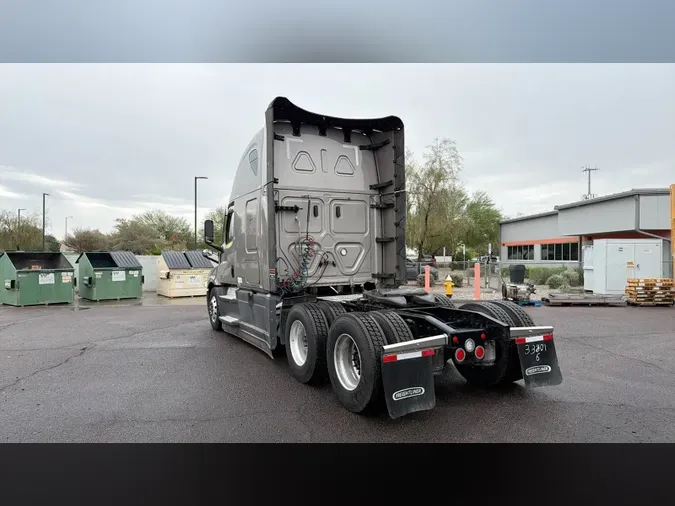 2025 Freightliner Cascadia 126