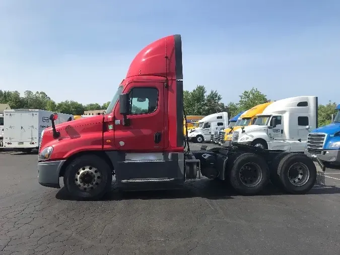 2017 Freightliner X12564ST