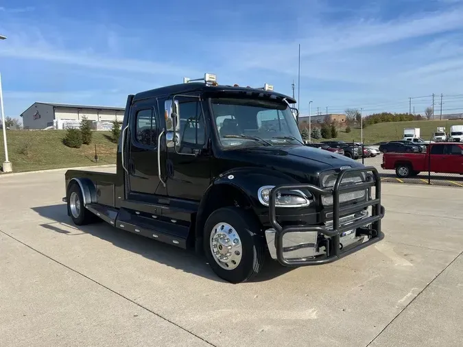 2022 Freightliner BUSINESS CLASS M2 106