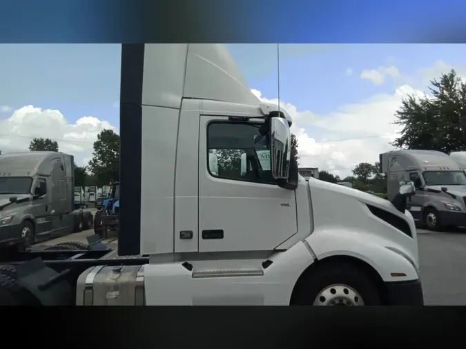 2020 Volvo VNL300
