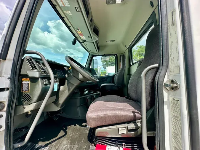 2019 Volvo VNL64T300