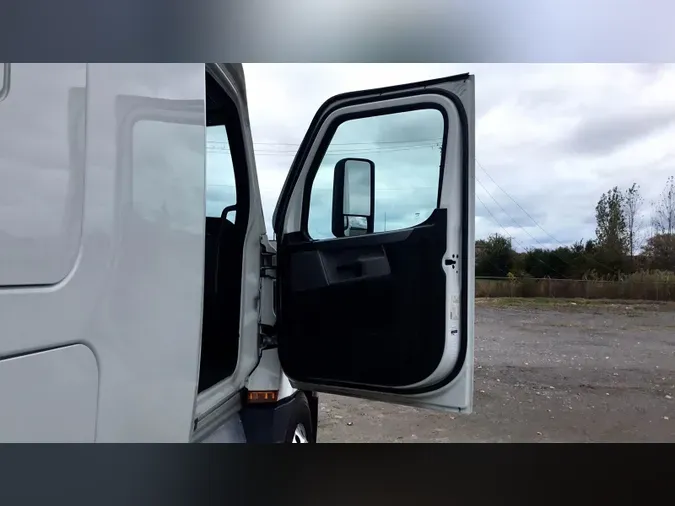 2021 Freightliner Cascadia 126