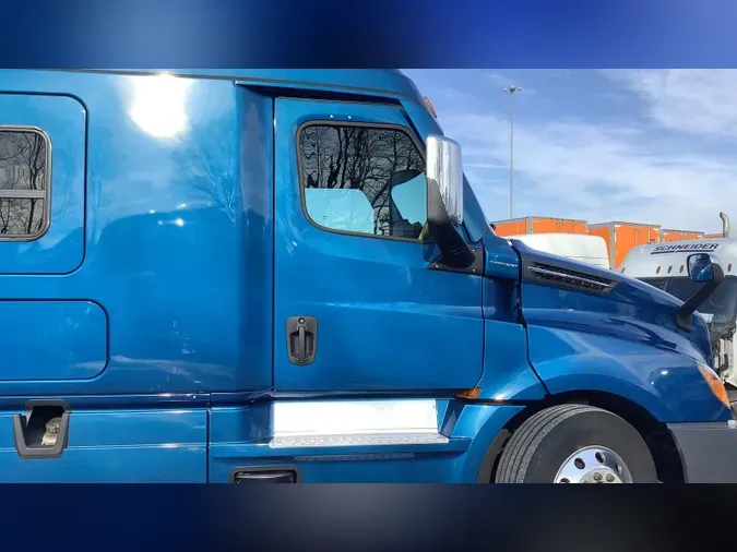 2023 Freightliner Cascadia 126