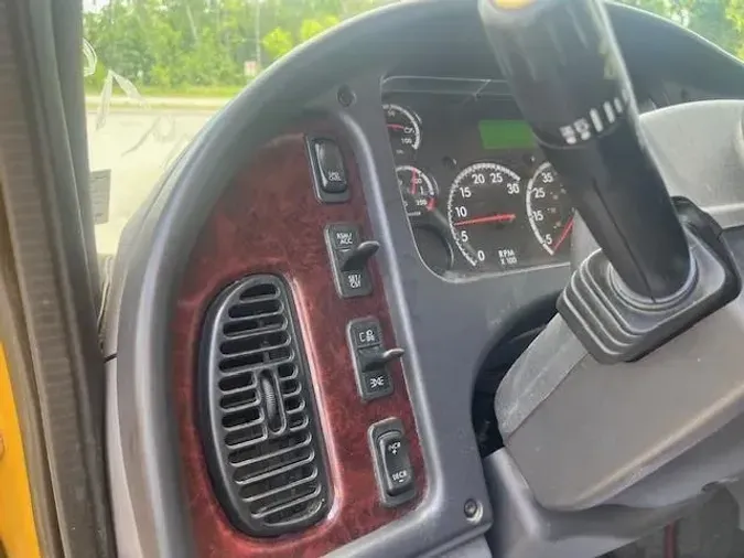 2019 Freightliner Business Class M2 106