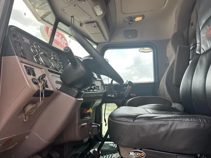 2015 Peterbilt 389