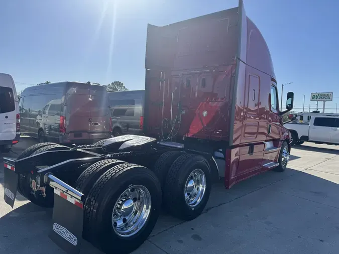 2020 Freightliner Cascadia 126