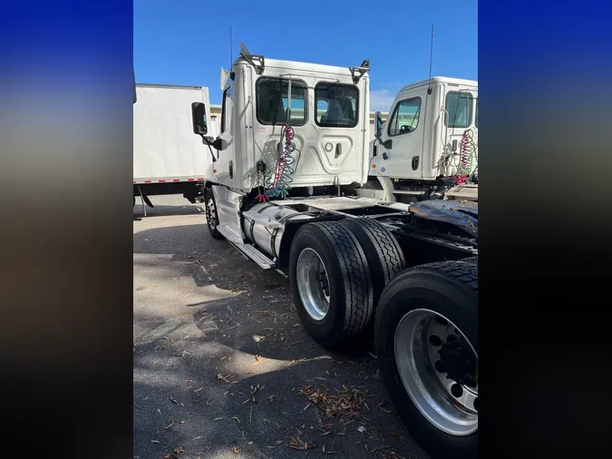 2019 FREIGHTLINER/MERCEDES CASCADIA 125