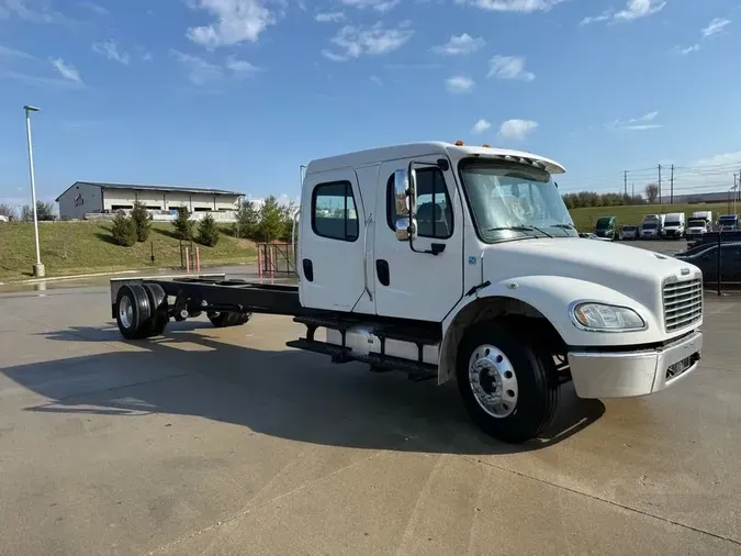 2018 Freightliner M2 106