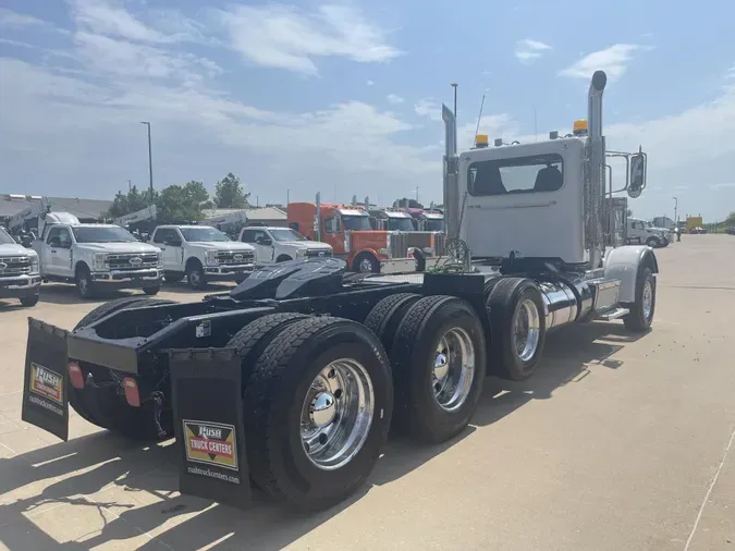 2015 Peterbilt 389